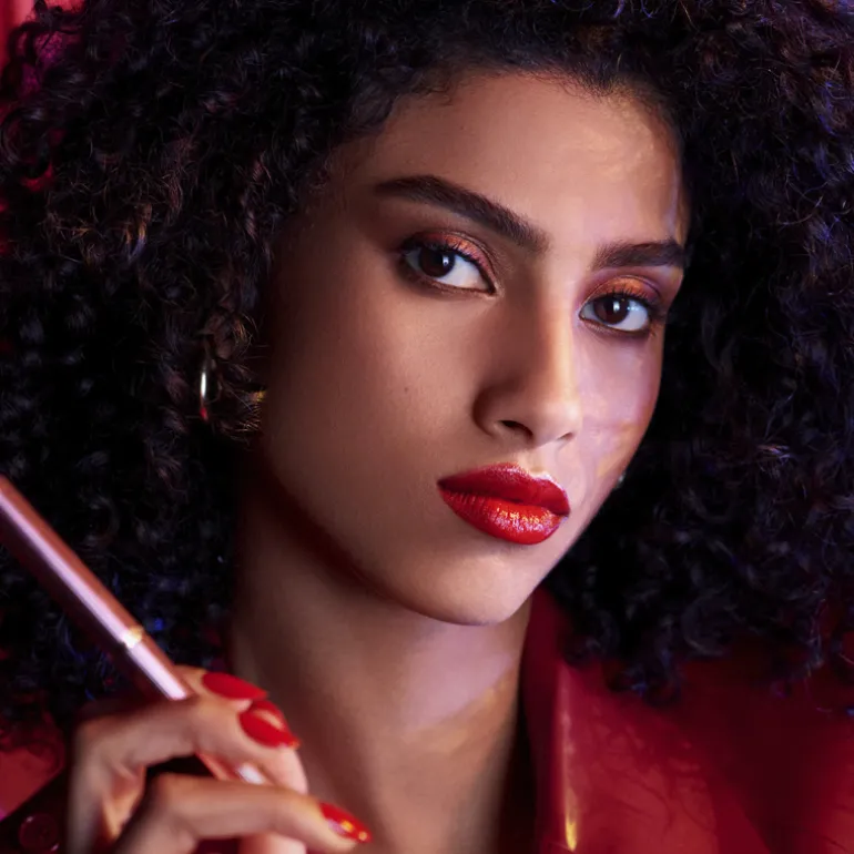 Barra de Labios Pure Color Explicit Slick Shine Lipstick