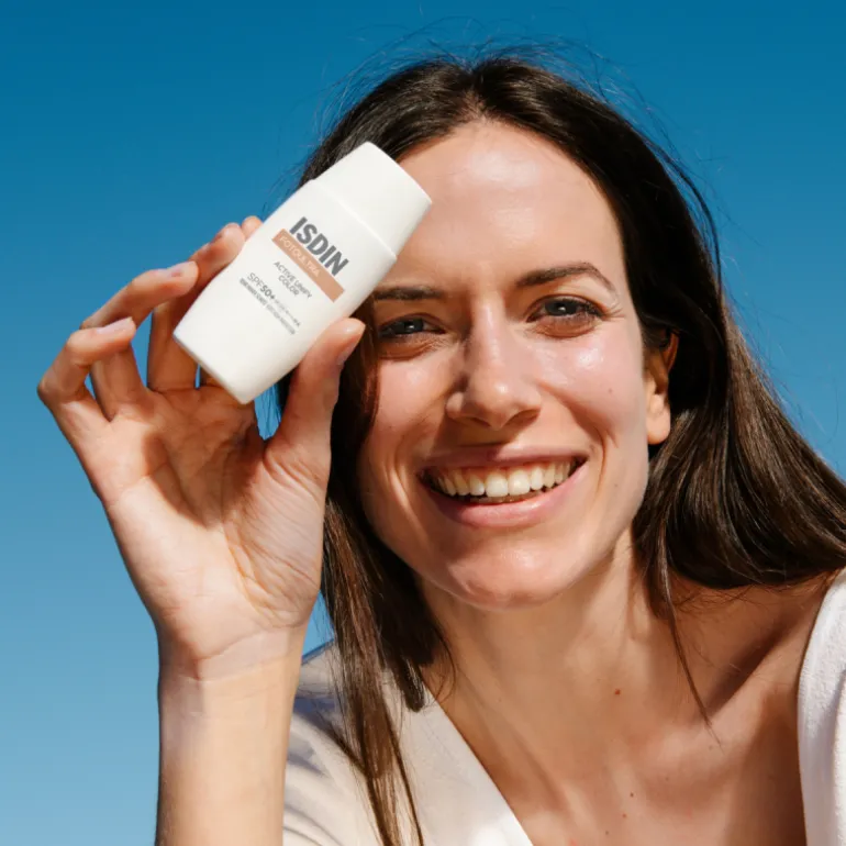 FOTOULTRA 100 ACTIVE UNIFY COLOR SPF50+