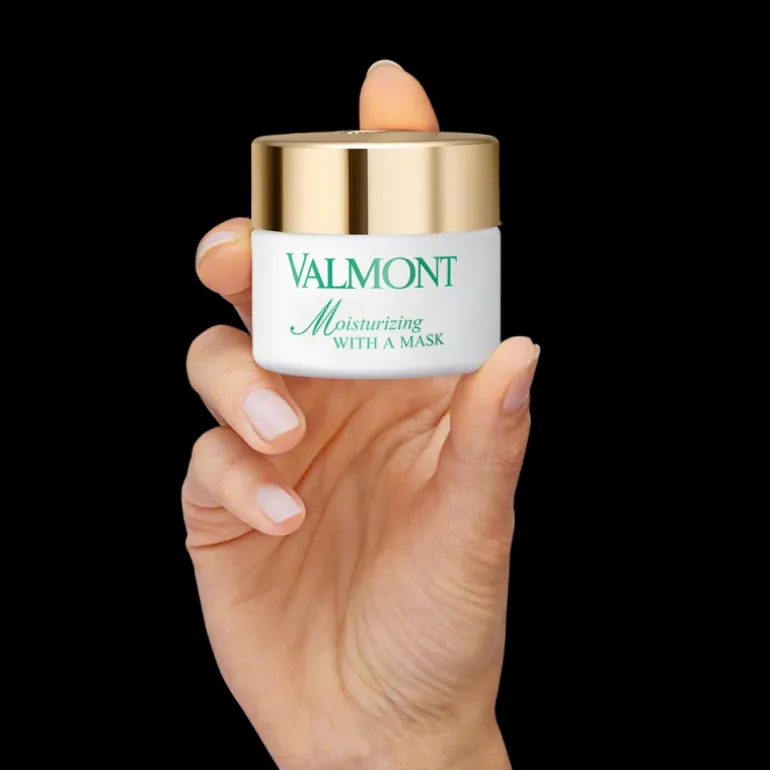 MOISTURIZING WITH A MASK 50 ML