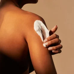 SAKURA FOAMING SHOWER GEL