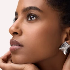 Tubing Stay In Place Volume Mascara